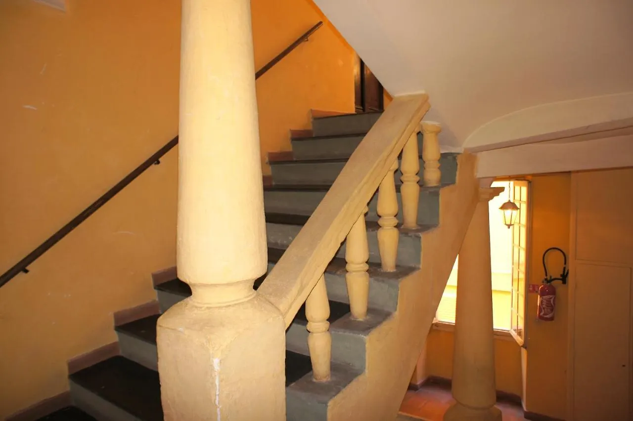 Ze Perfect Place - Appartement De Charme Nicois - 2 Chb & 2 Sdb - Ac - Terrasse - Vieux Nice 0*,  France